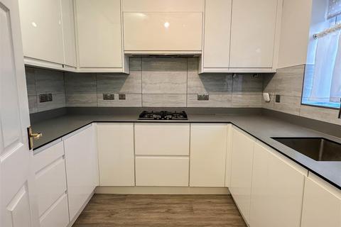 4 bedroom semi-detached house to rent, Tetbury Hill, Malmesbury