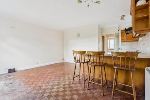 1 bedroom flat for sale, The Larches, Bushey