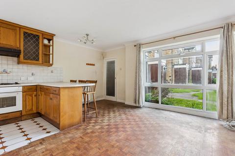 1 bedroom flat for sale, The Larches, Bushey