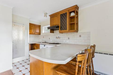 1 bedroom flat for sale, The Larches, Bushey