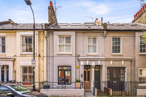 2 bedroom flat to rent, Broughton Road, London SW6