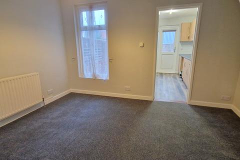 2 bedroom terraced house to rent, Westfield Road, Gosport PO12