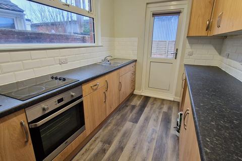 2 bedroom terraced house to rent, Westfield Road, Gosport PO12