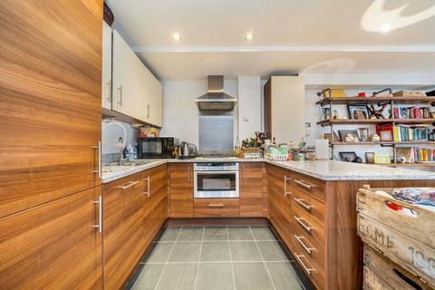 2 bedroom flat to rent, Steward Street, London E1
