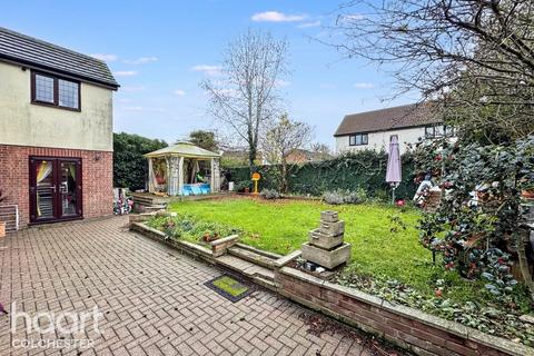 5 bedroom detached house for sale, Bullfinch Close, Colchester