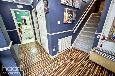 5 bedroom detached house for sale, Bullfinch Close, Colchester