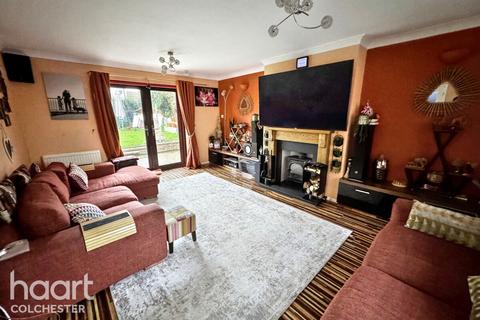 5 bedroom detached house for sale, Bullfinch Close, Colchester