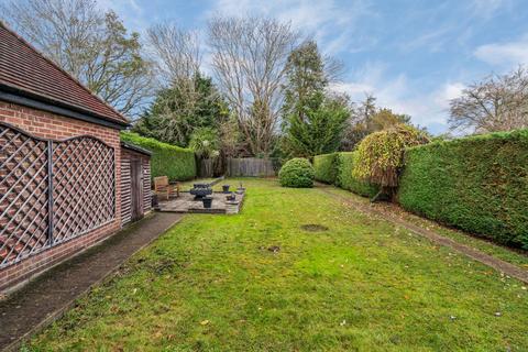 3 bedroom semi-detached house for sale, High View, Pinner