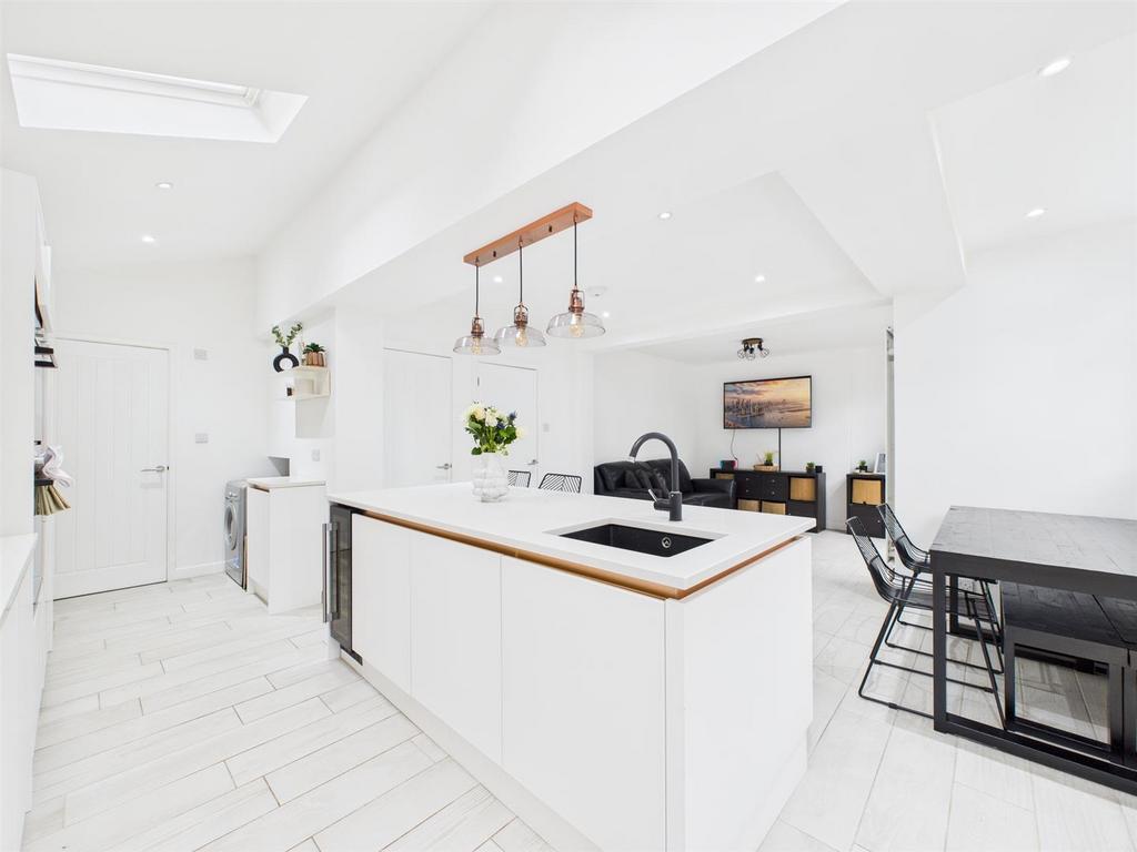 CAM03736 G0-PR0205-STILL014.jpg