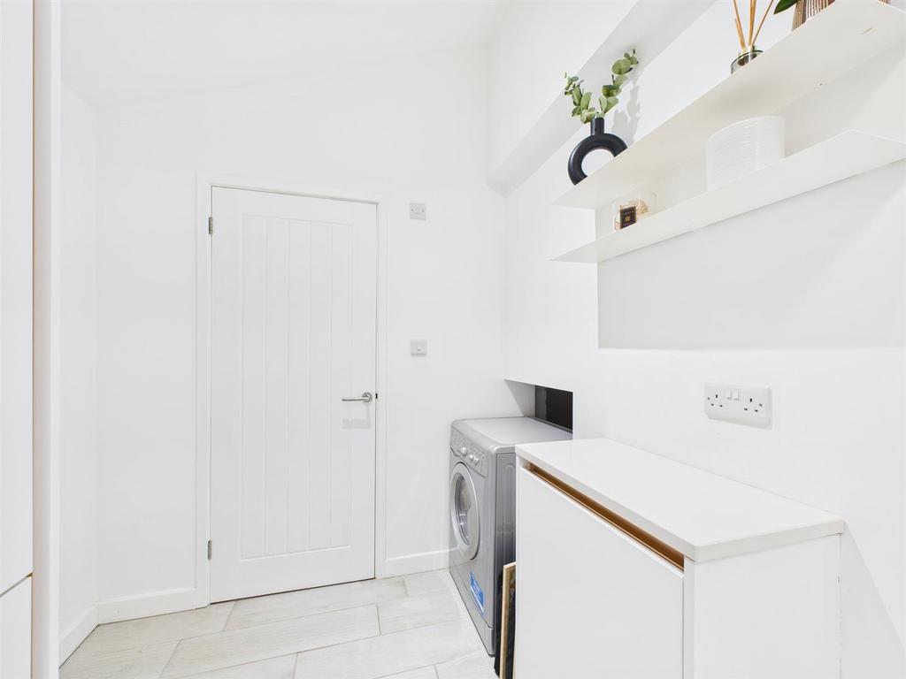 CAM03736 G0-PR0205-STILL015.jpg