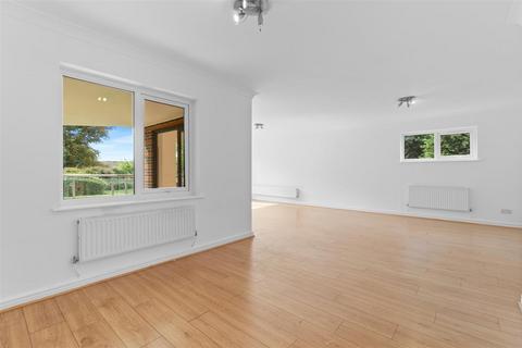 3 bedroom flat for sale, Blyth Road, BR1