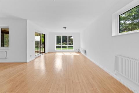 3 bedroom flat for sale, Blyth Road, BR1