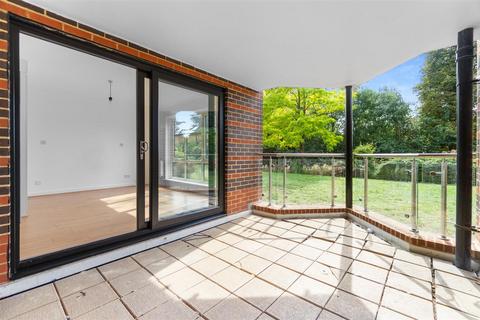 3 bedroom flat for sale, Blyth Road, BR1