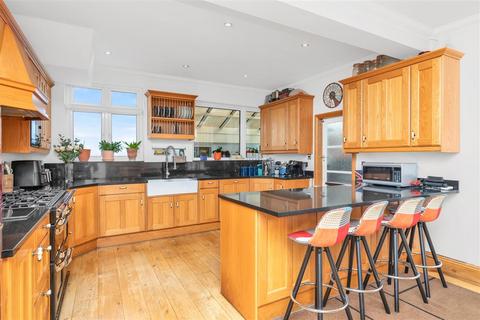 5 bedroom semi-detached house for sale, Bromley Common, BR2