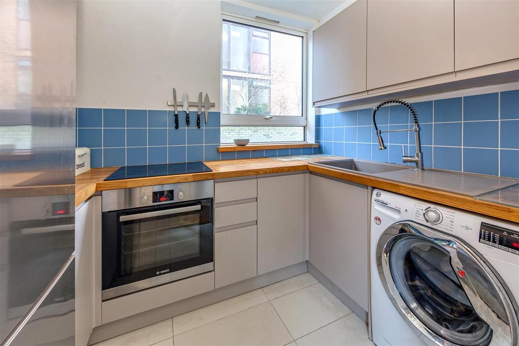 Kitchen 2.jpg