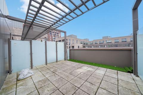 3 bedroom flat for sale, Shipbuilding Way, London, E13