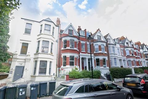 Studio to rent, Lyncroft Gardens, London, NW6