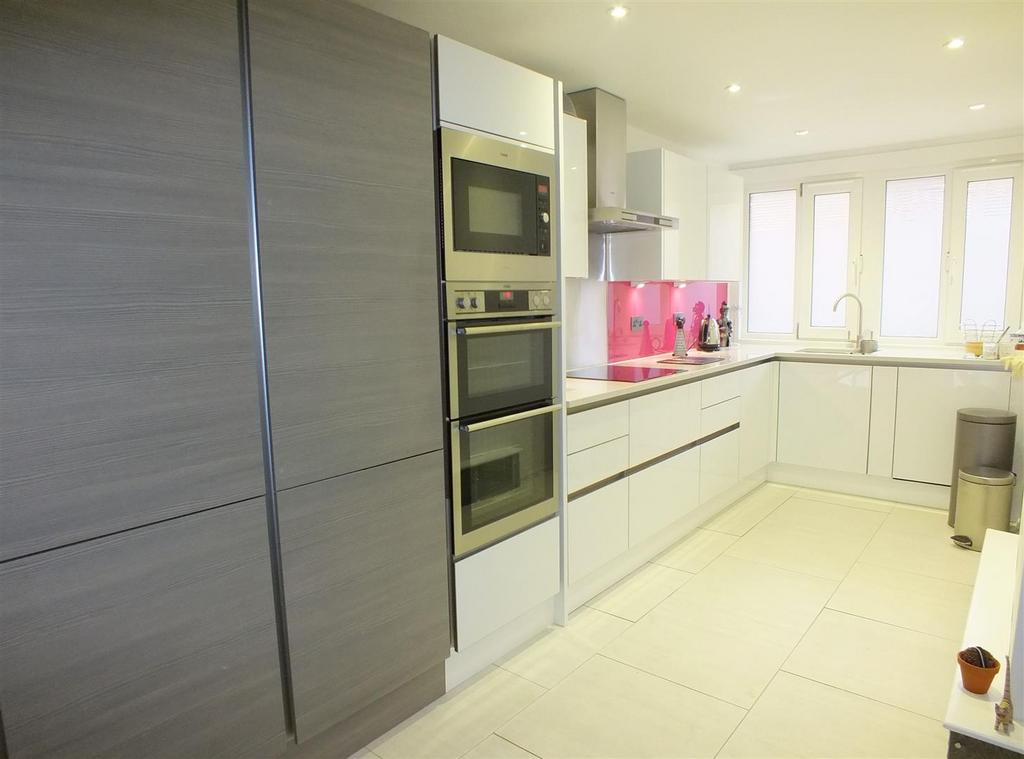Kitchen Long.jpg