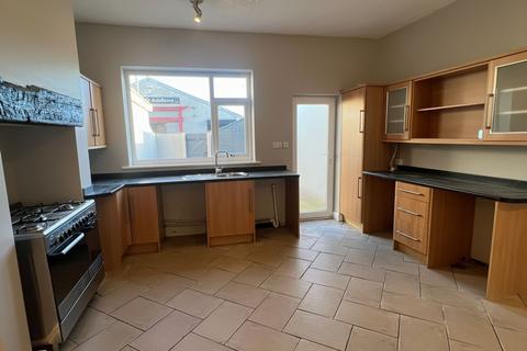 2 bedroom terraced house to rent, Ernest Street, Rhyl, LL18