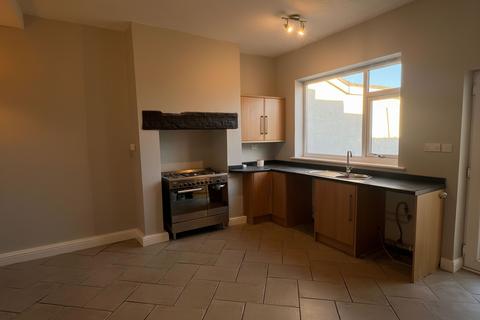 2 bedroom terraced house to rent, Ernest Street, Rhyl, LL18
