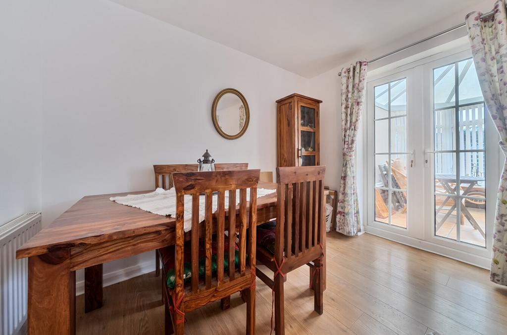 1383293 11 692457...