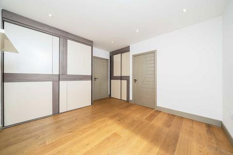 undefined, Stile Hall Parade, London W4