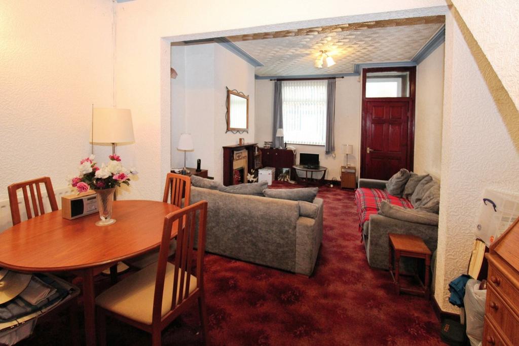 Lounge/Dining Area