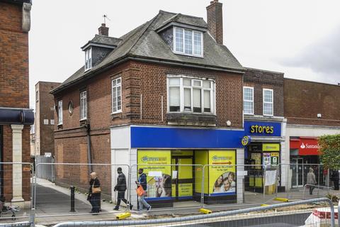 Retail property (high street) to rent, 116-118 High St Hornchurch RM12 4UT