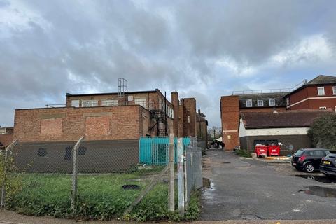 Retail property (high street) to rent, 116-118 High St Hornchurch RM12 4UT