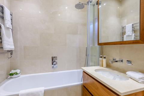 1 bedroom flat to rent, Kensington Gardens Square, London W2