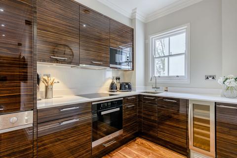 1 bedroom flat to rent, Kensington Gardens Square, London W2
