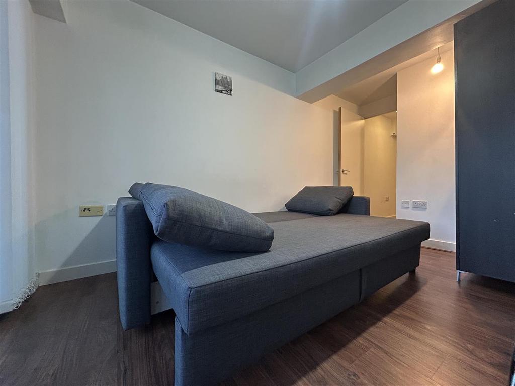 Bedroom Living.jpeg