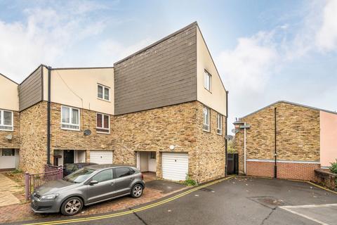 Fairbairn Green, London SW9