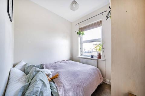 undefined, Cricklewood Broadway, Willesden Green, London, NW2