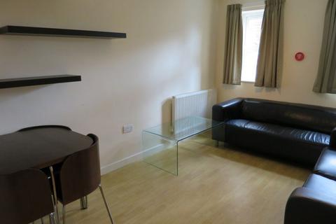 4 bedroom flat to rent, Cowely Road