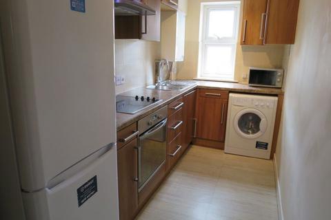4 bedroom flat to rent, Cowely Road