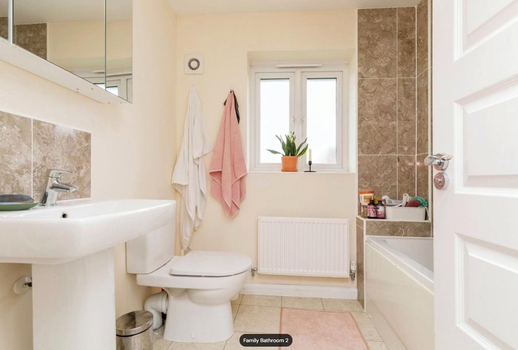 Main Bathroom 1