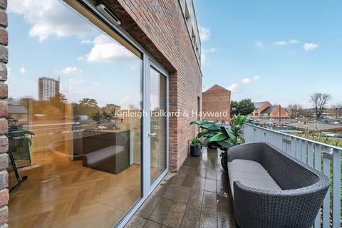 3 bedroom flat to rent, Maple Path, London, E5