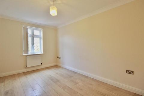 2 bedroom flat to rent, Charlton Mews, Hull