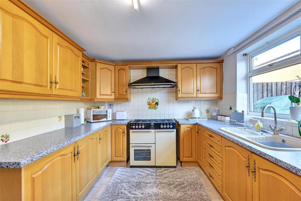 Kitchen 2.jpeg