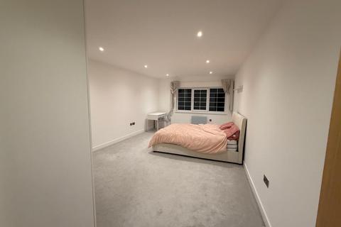 2 bedroom apartment to rent, Flat , Seren House a High Street, Strood, Rochester