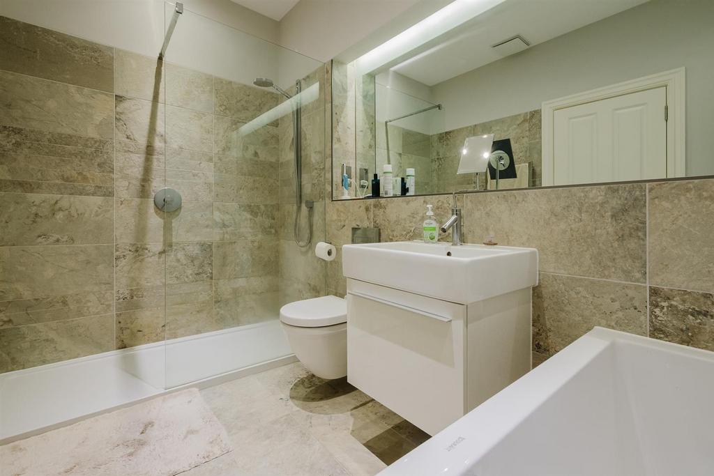 Bed 1 En Suite