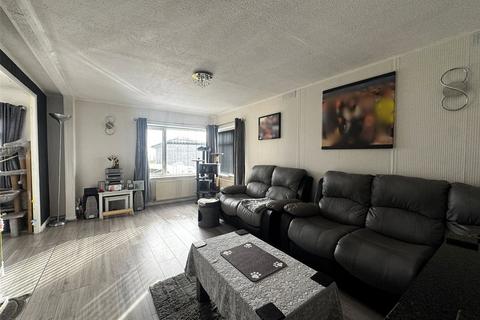 2 bedroom property for sale, Hill Farm Park, Pembroke Dock, Pembrokeshire, SA72