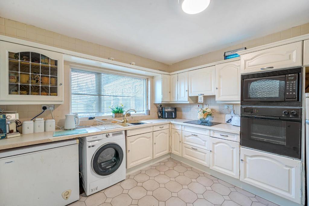 Kitchen 1.jpg