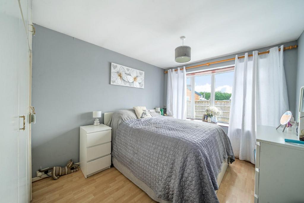 Bedroom 1.jpg