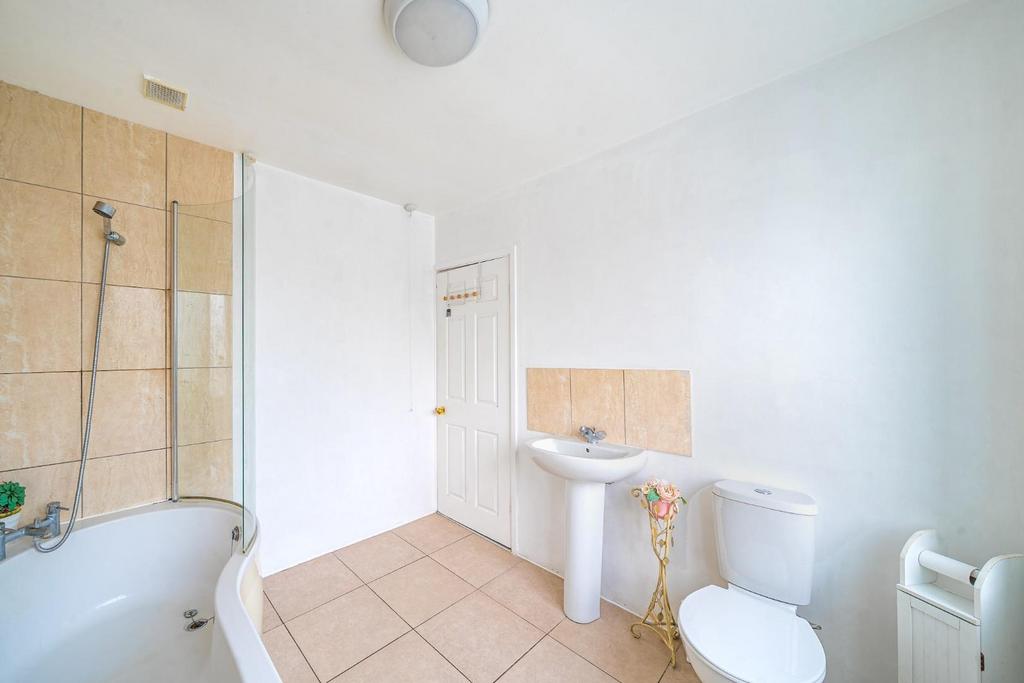 House bathroom 2.jpg