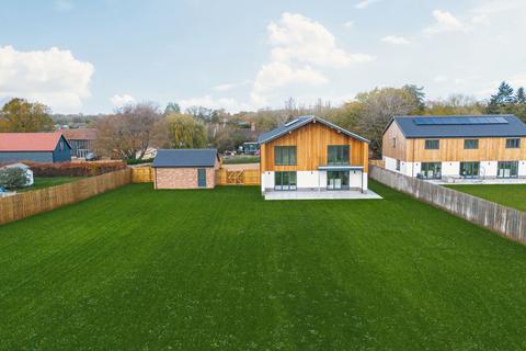 4 bedroom detached house for sale, Impressive Detached Home in the Heart of the Countryside, Stow Bedon