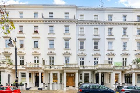 2 bedroom flat to rent, St. Georges Square, London SW1V