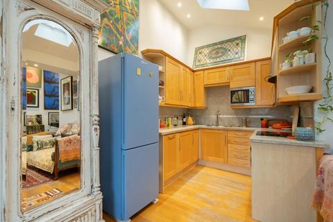 2 bedroom flat to rent, St. Georges Square, London SW1V