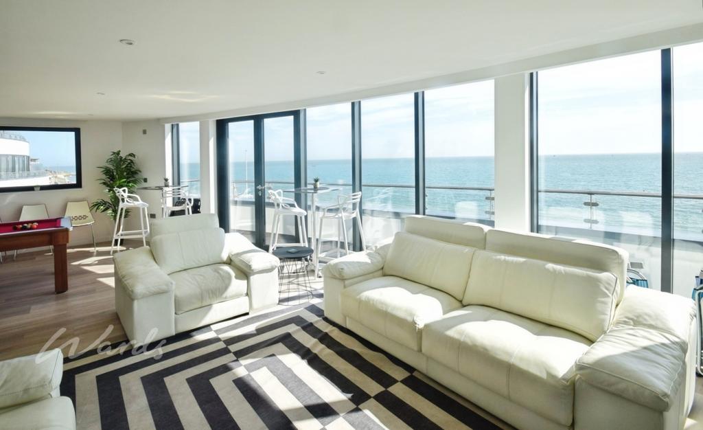 Beach 10 lounge 1...